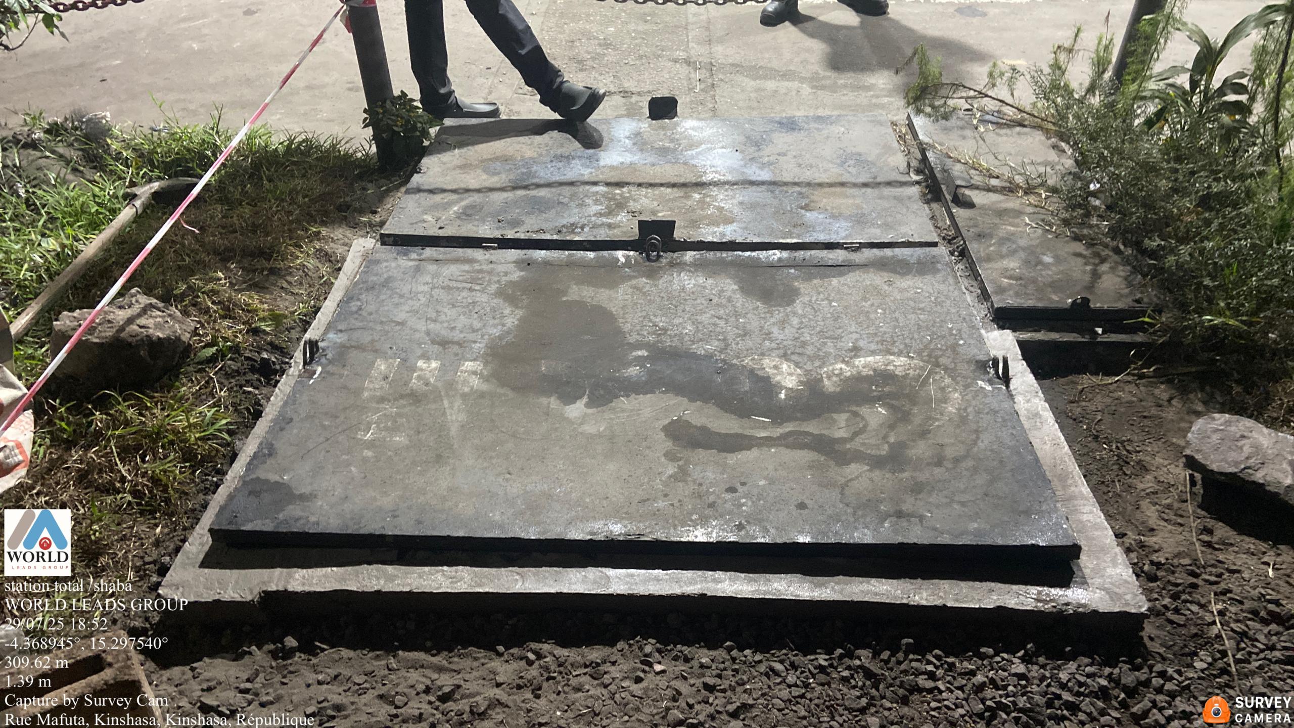 Après les travaux - Station-service Shaba: Fixation des couvercles de la zone de jaugeage